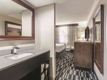 Deluxe Room, 1 King Bed, Non Smoking