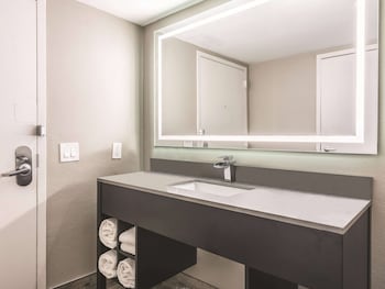 Studio Suite, 1 King Bed, Non Smoking