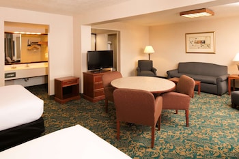 Junior Suite, 2 Queen Beds, Non Smoking