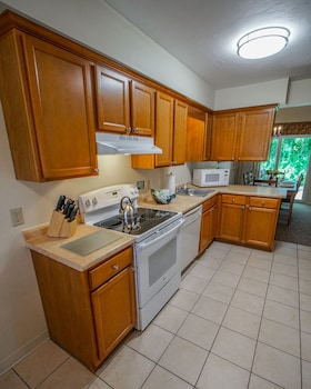 Room (3 Bedroom 2 Bath)