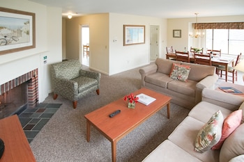 Room (2 Bedroom 2 Bath)