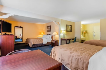 Standard Room, Multiple Beds, Non Smoking (3 Queen Beds)