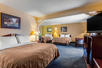 Standard Room, Multiple Beds, Non Smoking (3 Queen Beds)