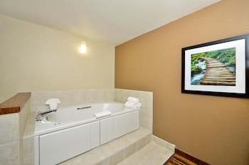 Standard Room, 1 Queen Bed, Non Smoking, Hot Tub