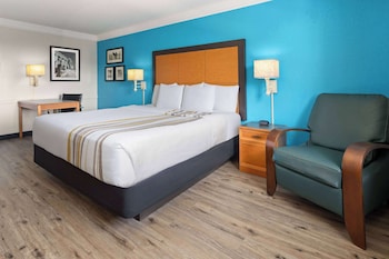 Deluxe Room, 1 King Bed, Non Smoking