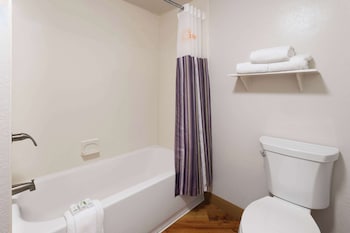 Deluxe Room, 1 King Bed, Non Smoking