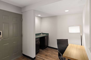 Studio Suite, 1 King Bed, Non Smoking