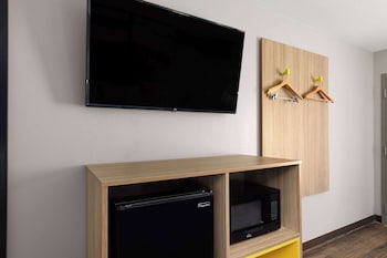 Standard Room, 1 King Bed