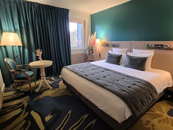 Superior Room, 1 Queen Bed (Forest View)