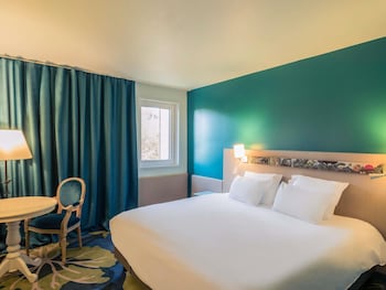 Superior Room, 1 Queen Bed (Forest View)