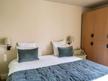 Room, Multiple Beds (Tribe)