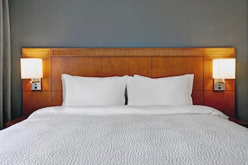 Room, 1 King Bed, Hearing Accessible (Roll-in Shower & Transfer Shower)