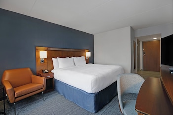 Room, 1 King Bed, Hearing Accessible (Roll-in Shower & Transfer Shower)