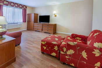 Suite, 1 King Bed, Non Smoking (One-Bedroom)