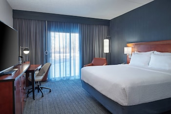 Room, 1 King Bed with Sofa bed (Mobility Accessible, Tub)