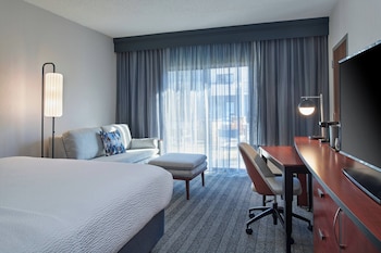 Room, 1 King Bed with Sofa bed (Mobility Accessible, Tub)