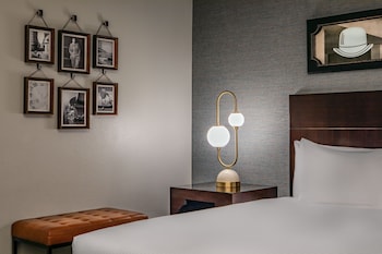 Room, 1 King Bed (Mobility Accessible, Roll-in Shower)