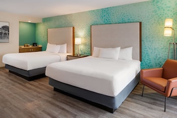 Room, 2 Queen Beds, Hearing Accessible (Roll-in Shower)