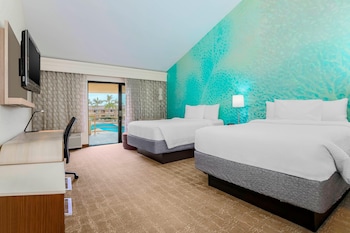 Room, 2 Queen Beds, Hearing Accessible (Roll-in Shower)