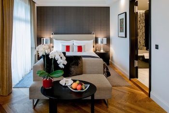 Charming Queen Room