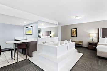 Standard Room, 1 King Bed, Non Smoking, Jetted Tub