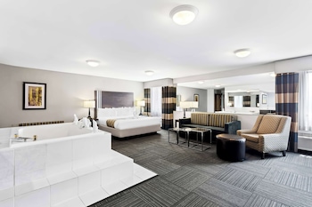 Standard Room, 1 King Bed, Non Smoking, Jetted Tub