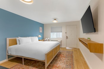 Standard Room, 1 King Bed, Accessible, Kitchenette