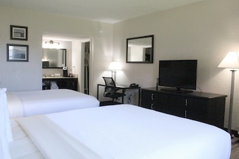 Deluxe Room, 2 Queen Beds, Non Smoking, Pool View (Courtyard)