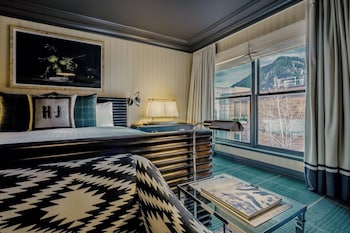 Junior Suite, 1 King Bed, Hearing Accessible (Mobility/Hearing with Tub)