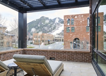 Suite, 3 Bedrooms (Residential)