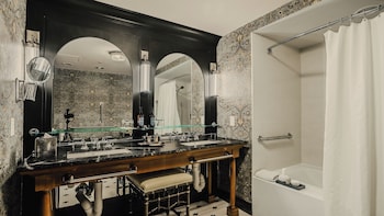Junior Suite, 2 Queen Beds, Hearing Accessible (Mobility w/Tub)