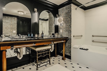 Junior Suite, 1 King Bed, Hearing Accessible (Mobility/Hearing with Tub)