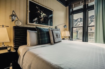Premier Room, 1 King Bed