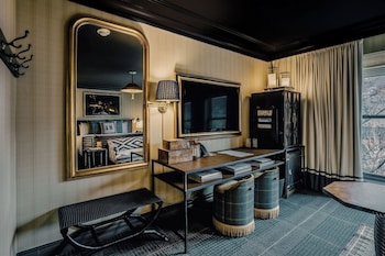 Deluxe Room, 1 King Bed