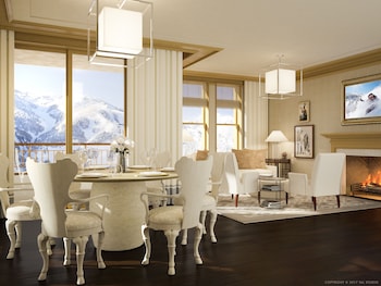 Suite, 3 Bedrooms (Residential)
