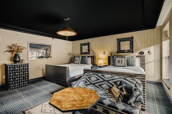 Junior Suite, 2 Queen Beds, Hearing Accessible (Mobility w/Tub)