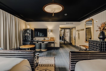 Junior Suite, 2 Queen Beds, Hearing Accessible (Mobility w/Tub)