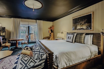 Junior Suite, Poolside