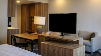 Premium Room, 1 King Bed, Accessible, City View