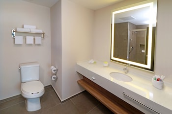 Standard Room, 2 Queen Beds, City View