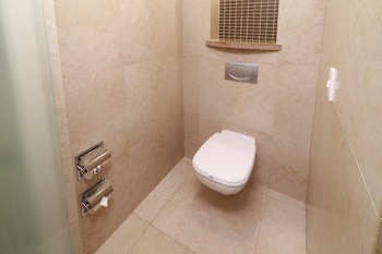 Standard Room, 2 Double Beds (Courtyard Access)