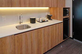 Suite, 1 King Bed, City View