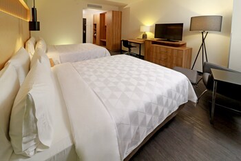Standard Room, 2 Queen Beds, City View