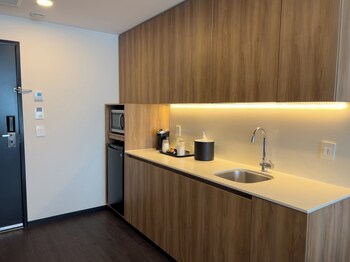 Suite, 1 King Bed, City View