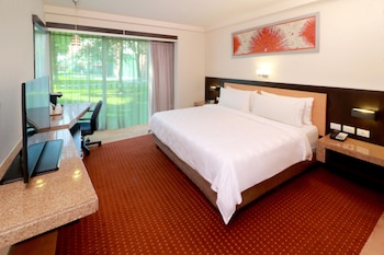 Standard Room, 1 King Bed (Courtyard Access)