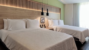 Standard Room, 2 Queen Beds, Courtyard View