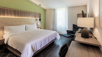Standard Room, 1 King Bed, Courtyard View