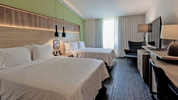 Standard Room, 2 Queen Beds, Courtyard View