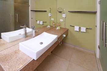 Standard Room, 2 Double Beds (Courtyard Access)