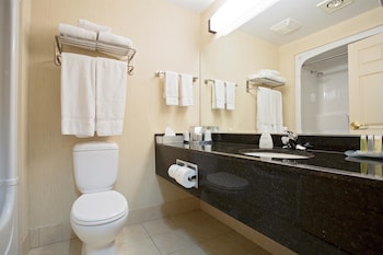 Suite, 1 King Bed, Kitchenette, Bay View (with Sofabed)